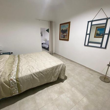 La Torretta Del Surfista Villa Taranto Eksteriør bilde